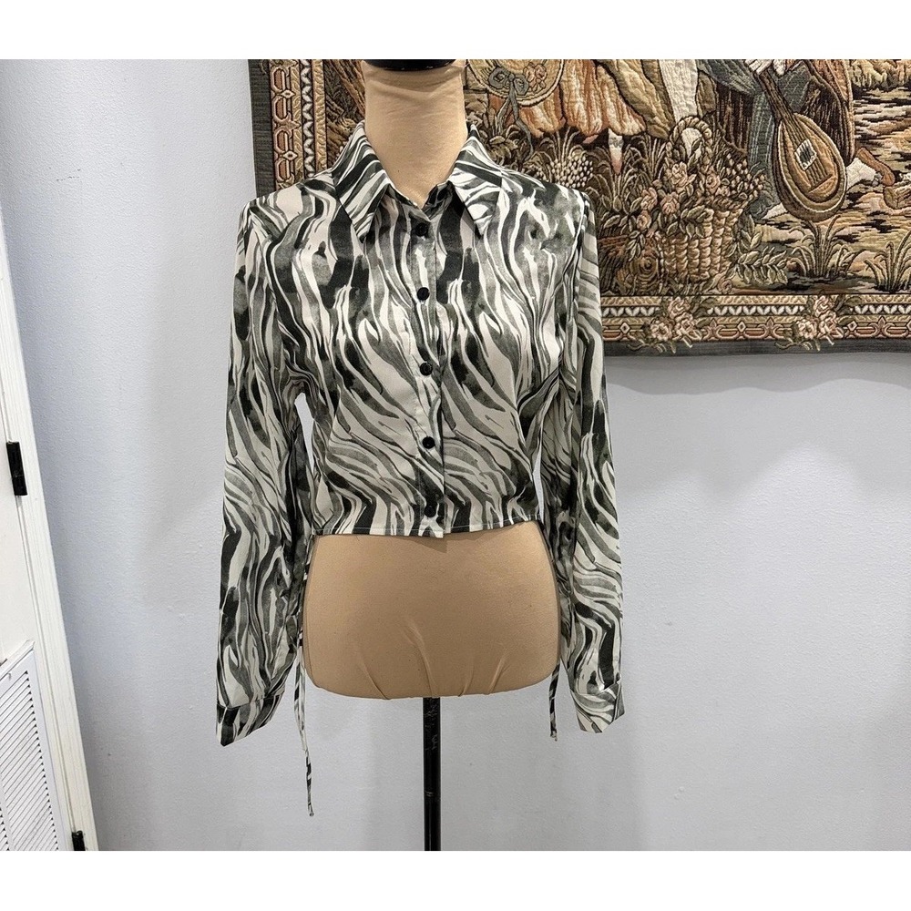SHEIN Shirt Womens Small Green Zebra Print Button Front Cropped‎ Long Sleeve Top